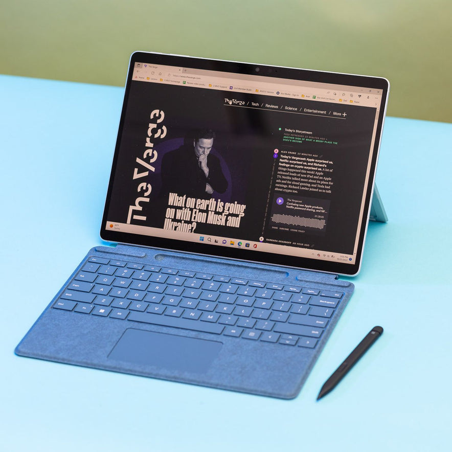 Microsoft Surface Pro Signature Keyboard with Microsoft Surface Pen 2 | English/ Arabic | Sapphire